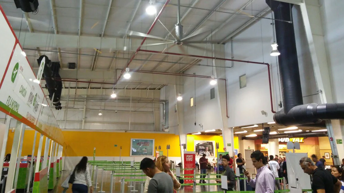 Espacio operativo de una terminal con ventilación industrial