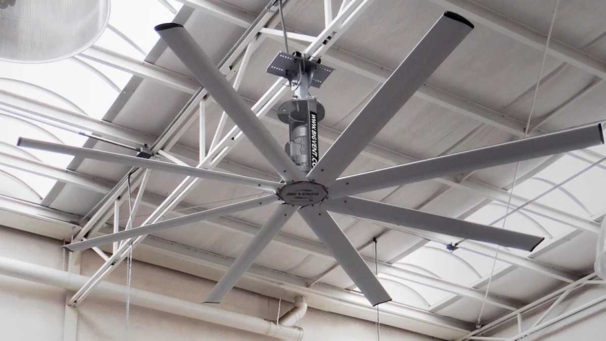 Ventilación HVLS en una planta de la industria automotriz